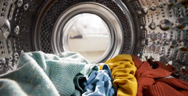 Можно ли в субботу класть запачкавшуюся одежду в стиральную машину? 