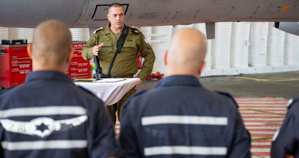 Начальник генштаба с экипажами ВВС(IDF)