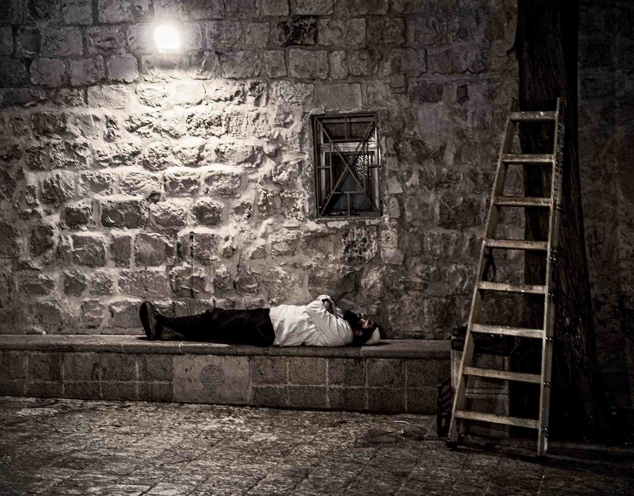 Лестница Яакова. Непостановочое фото снято примерно в 5 утра у гробницы Короля Давида, в Иерусалиме