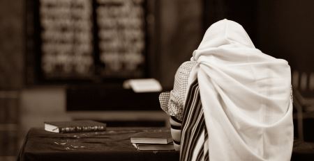 Алтер Ребе о разговорах во время молитвы