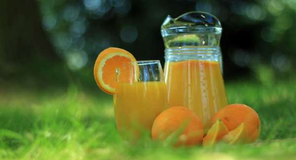 Апельсиновый сок полезно пить на завтрак