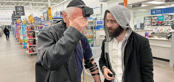 Открыл свои еврейские корни в 87 лет в Walmart