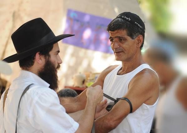 Тфиллин среди участников палаточного протеста в Тель-Авиве