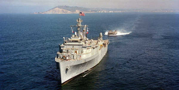 США захватили судно с иранским оружием в Оманском заливе